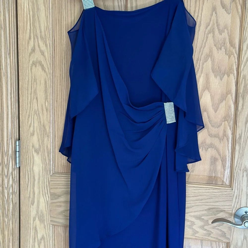 Women’s dress - Picture 4 of 7